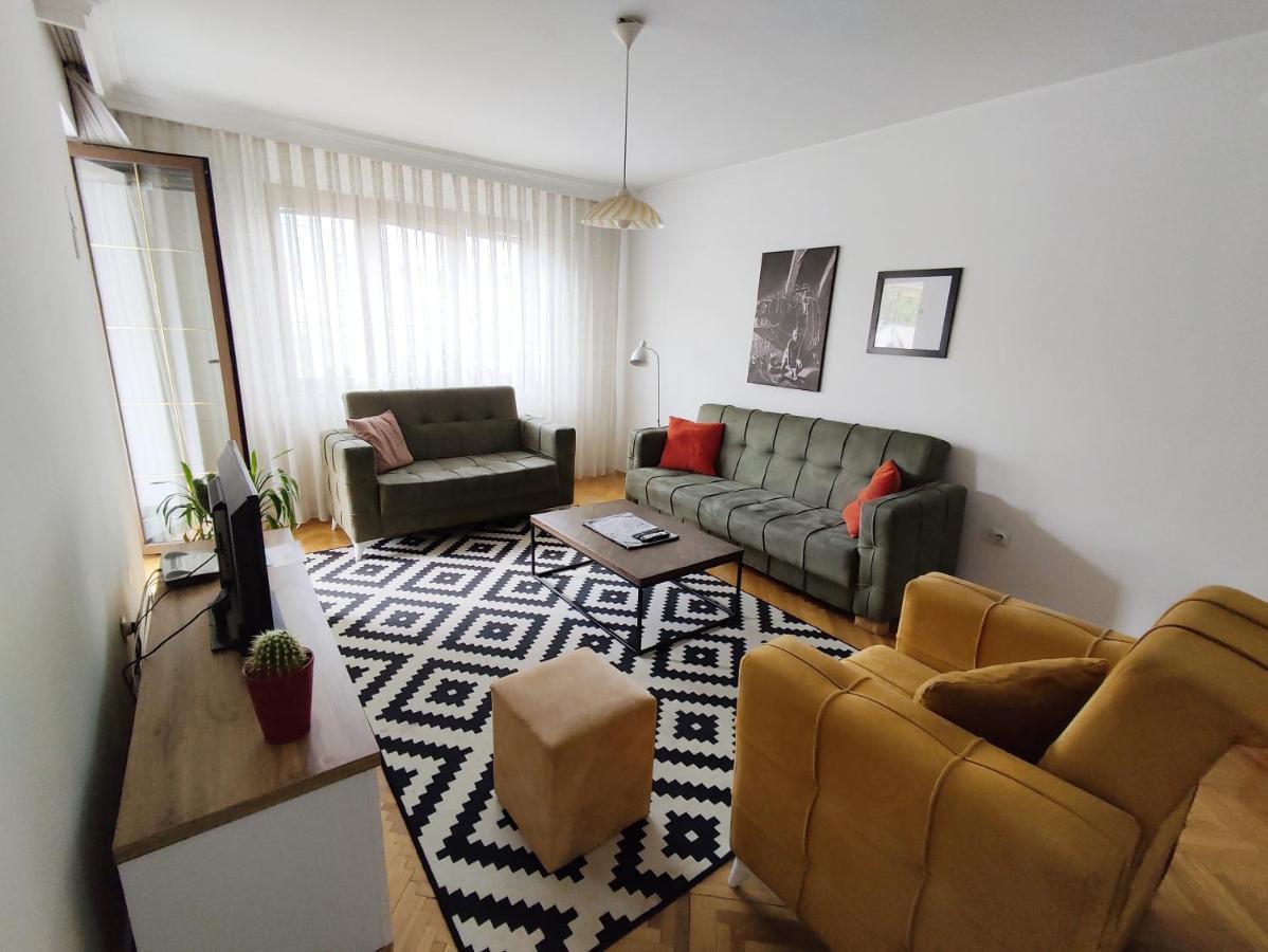 Central Spacious Apartment In Prishtinë Luaran gambar